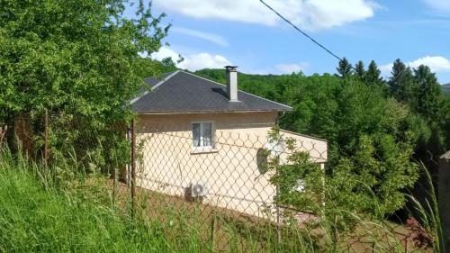 外部景觀, Maison chaleureuse à Nages avec vue sur lac et montagne (Maison chaleureuse a Nages avec vue sur lac et montagne) in 納博訥