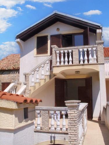 Apartment with 2 bedrooms in Zlarin with enclosed garden and WiFi 200 m from the beach