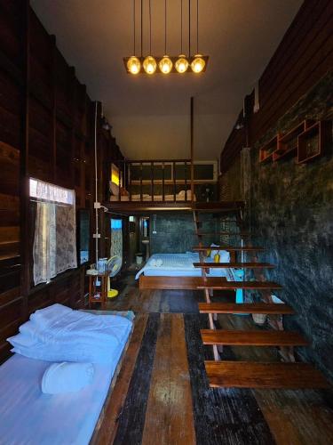 2 double beds, 1 twin bed