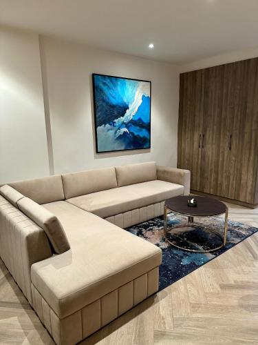 Executive Suite image 5