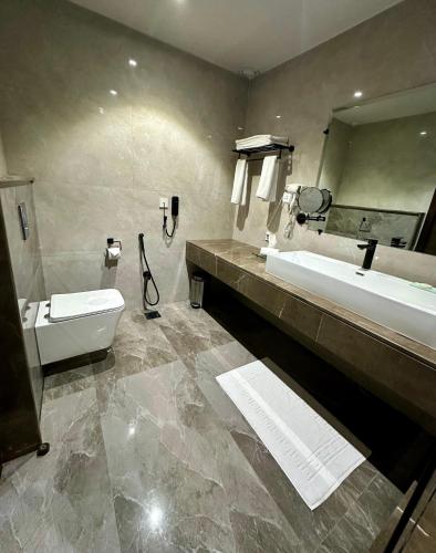 Executive Suite image 3