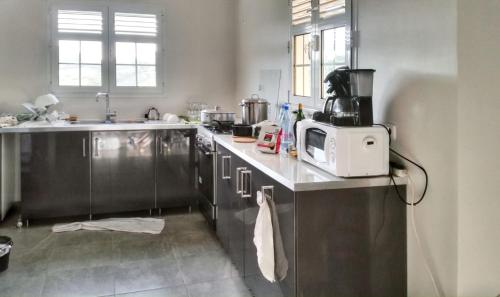 Cocina, Appartement spacieux avec vue montagne à Le Marin, 82 m². (Appartement spacieux avec vue montagne a Le Marin, 82 m².) in Riviere-Pilote