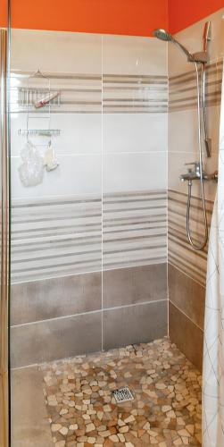 Baño, Appartement spacieux avec vue montagne à Le Marin, 82 m². (Appartement spacieux avec vue montagne a Le Marin, 82 m².) in Riviere-Pilote