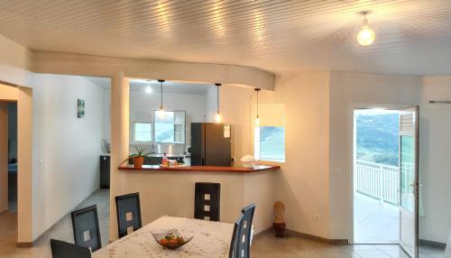 Appartement spacieux avec vue montagne à Le Marin, 82 m². (Appartement spacieux avec vue montagne a Le Marin, 82 m².) in Riviere-Pilote