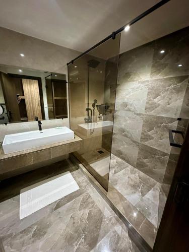 Executive Suite image 2