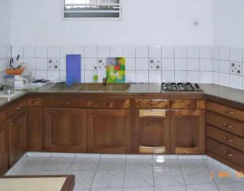 Cocina, Maison vue mer à Petit-Bourg avec terrasse accueillante. (Maison vue mer a Petit-Bourg avec terrasse accueillante.) in Petit-Bourg