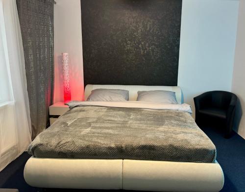 1 king bed, 1 sofa bed