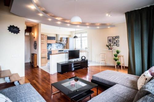 4-room home with AirCon and balcony free parking - main image
