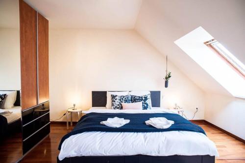 4-room home with AirCon and balcony free parking - image 11