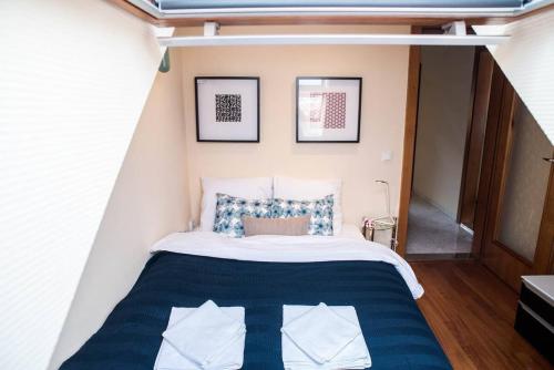 4-room home with AirCon and balcony free parking - image 3