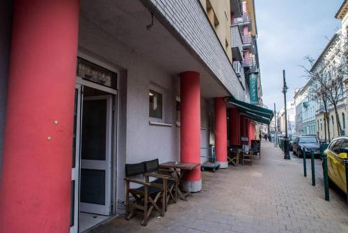 4-room home with AirCon and balcony free parking - image 7