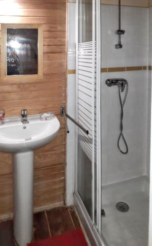 Bungalow charmant au Robert avec piscine partagée (Bungalow charmant au Robert avec piscine partagee) in Le Robert