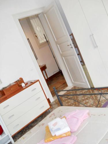 Apartment with 3 bedrooms in Trapani with wonderful city view furnished balcony and WiFi 100 m from the beach - image 13