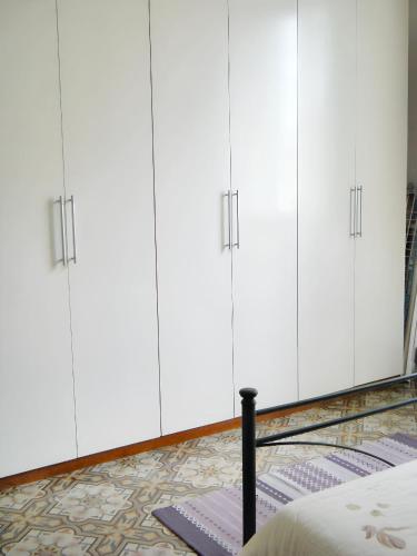 Apartment with 3 bedrooms in Trapani with wonderful city view furnished balcony and WiFi 100 m from the beach - image 2