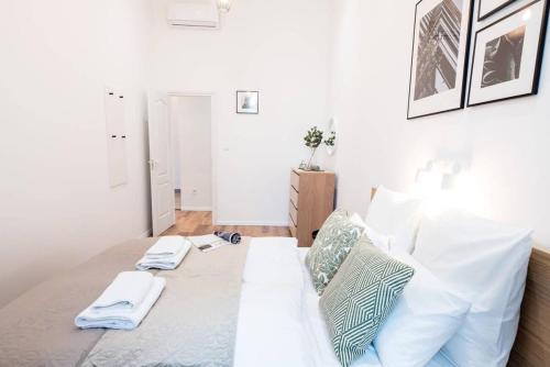 Super central new and modern AirCon home, Budapest (photo 9)
