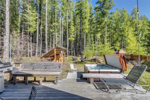 Cabin at the Forest Edge | Hot tub, pet friendly in Packwood (WA)
