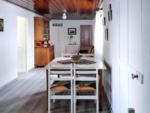 House with 3 bedrooms in Santo Amaro with wonderful sea view furnished garden and WiFi 2 km from the beach - image 10