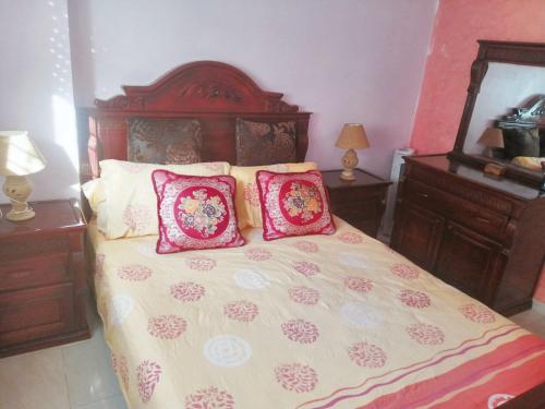 Comfortable Apartment Marrakech with Balcony - Tap to explore photos