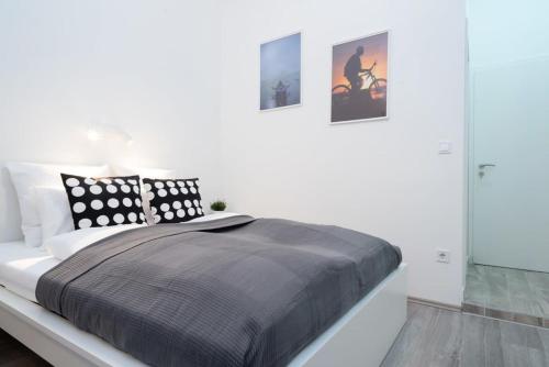 Well located charming studio - image 2