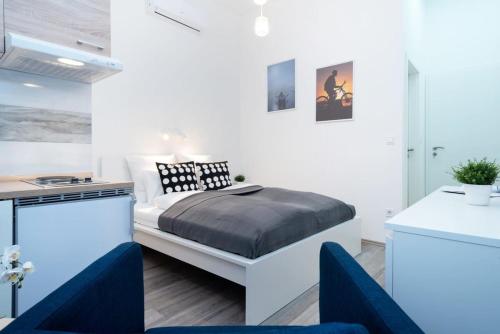 Well located charming studio - image 9