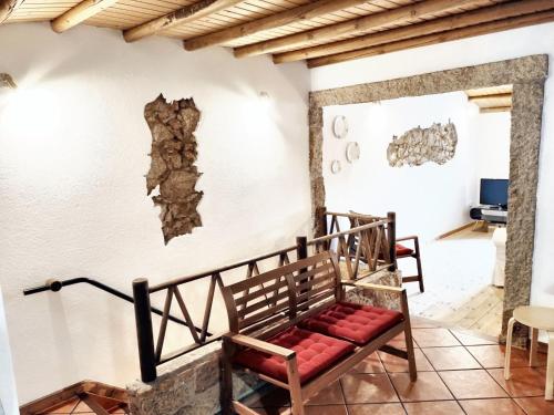 Charming House in Beirã with Garden (Charming House in Beira with Garden) in Marvao