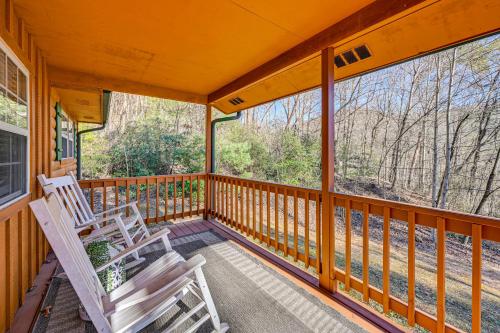Pet-Friendly Mountain Cabin with Ramp Access! in Clayton, USA