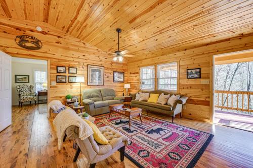 Pet-Friendly Mountain Cabin with Ramp Access! in Clayton, USA