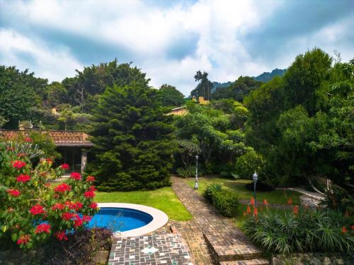 Cabaña en Tepoztlán con vista a la montaña (Cabana en Tepoztlan con vista a la montana) in San Pedro