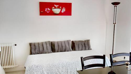 Apartment with one bedroom in Le Cannet with wonderful sea view and furnished garden 4 km from the beach - image 2