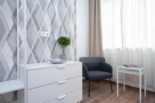 Stylish apartment under the Buda castle - image 5
