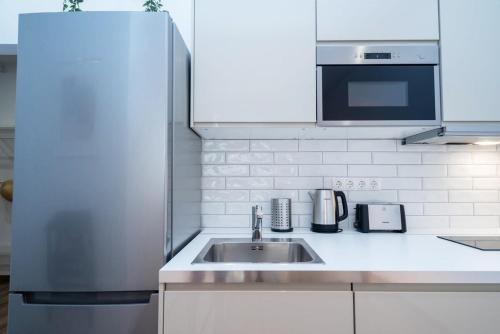 Stylish apartment under the Buda castle - image 6