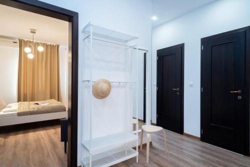 Stylish apartment under the Buda castle - image 2