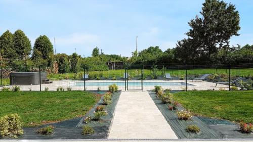 House with 3 bedrooms in Monestier with private pool furnished garden and WiFi - image 5
