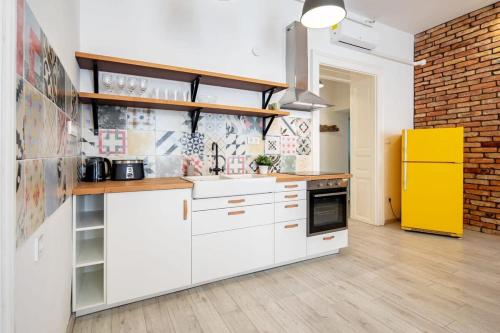 Modern Retreat for 8 Guests - image 12