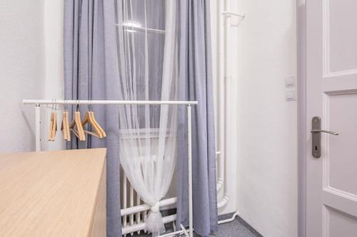 Central Large and Comfy Apartment - image 7