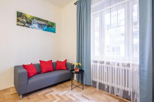 Central Large and Comfy Apartment - image 4