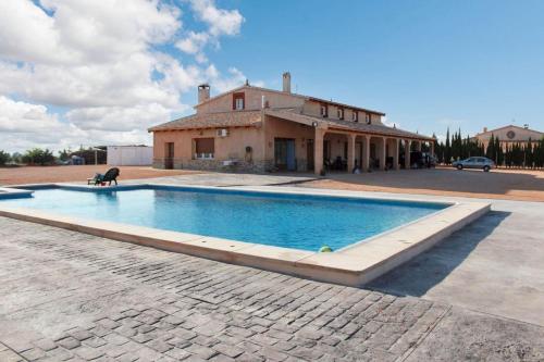. Spacious Apartment in Villarrobledo with Shared Pool