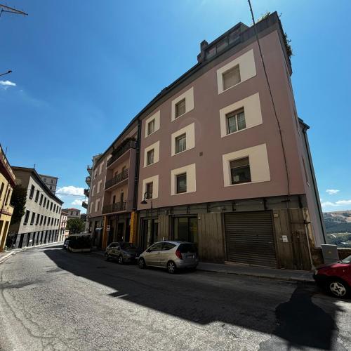 Entrance, ROOM & PARKING in Centro Citta con Parcheggio Privato e WIFI in Potenza