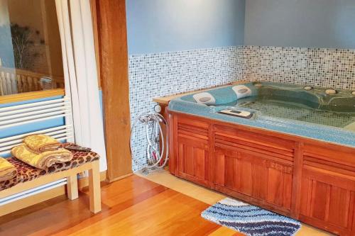 Fürdőszoba, Cosy house with jacuzzi in Zugarramurdi in Zugarramurdi