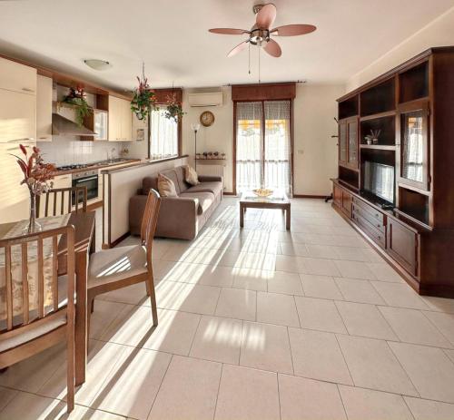  Welcoming apartment in Chiozzola 60 m² with spacious balcony for 5 in Chiozzola