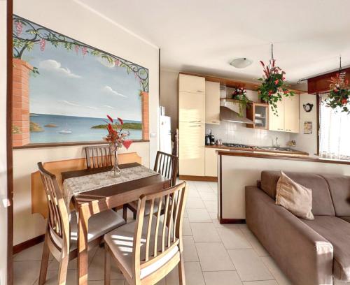  Welcoming apartment in Chiozzola 60 m² with spacious balcony for 5 in Chiozzola