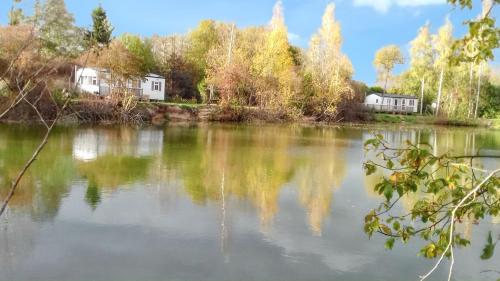 . Bungalow accueillant à Saint-Hilaire, 33 m², piscine partagée !