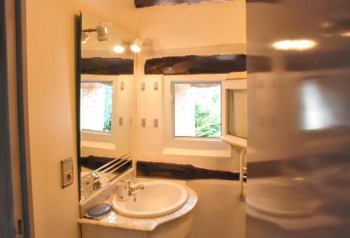 House with 2 bedrooms in Cajarc with enclosed garden and WiFi - image 10