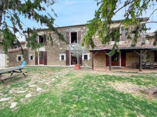 Maison charmante à Mouterre-Silly avec jardin privé gîte à louer Saint-Cassien