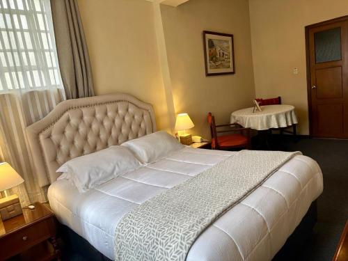 Double Room image 3