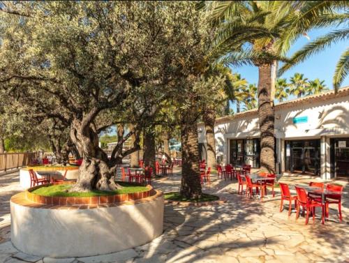 Restaurant, Camping Resort La Baume La Palmeraie in Frejus