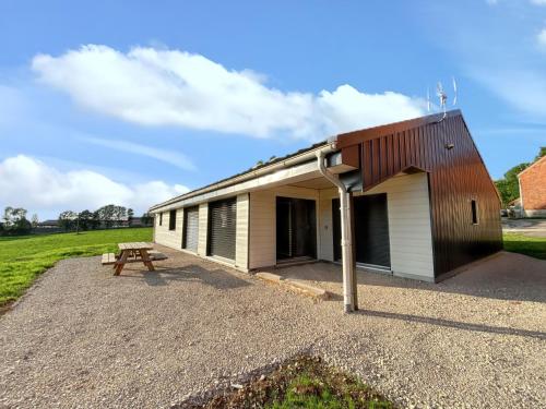 Maison spacieuse à Cerniébaud avec magnifique jardin. gîte à louer Arsure-Arsurette