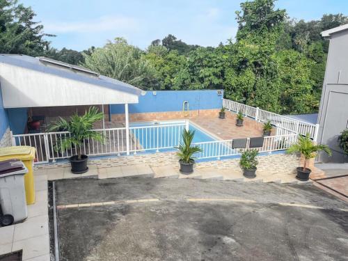 Villa charmante près de Saint-Esprit avec piscine privée - Location, gîte - Saint-Esprit