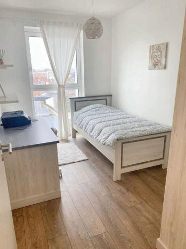 Modern Apartment in Cureghem Anderlecht 134 m² + Terrace - image 14