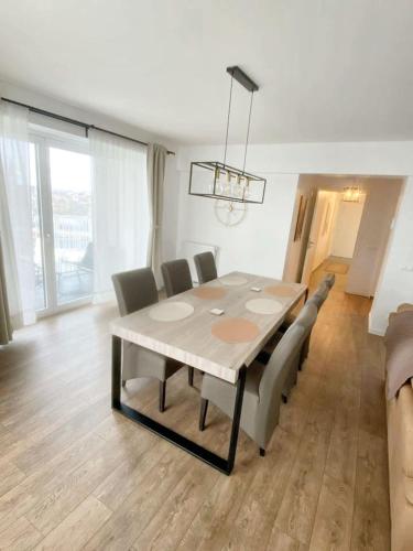 Modern Apartment in Cureghem Anderlecht 134 m² + Terrace - image 6